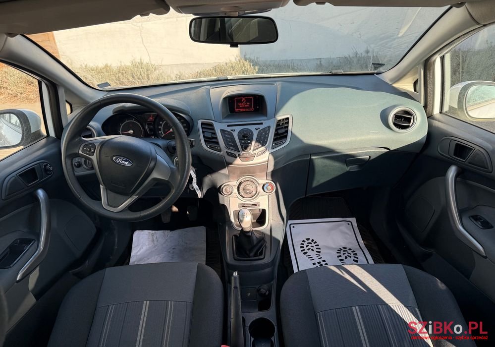 2010' Ford Fiesta photo #6