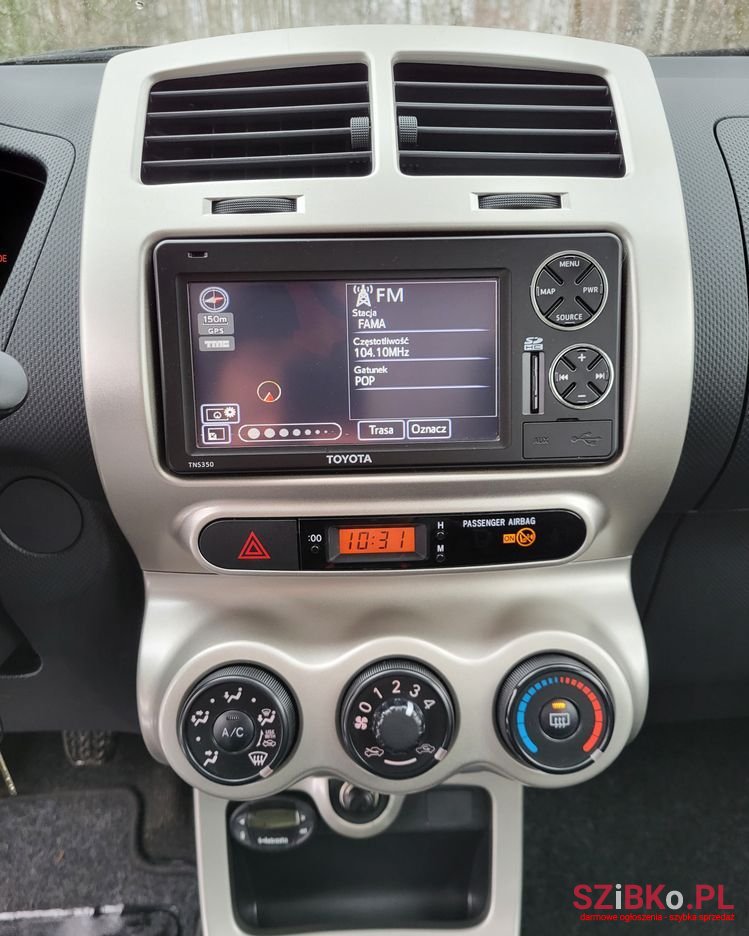 2010' Toyota Urban Cruiser 1.33 Sol photo #6