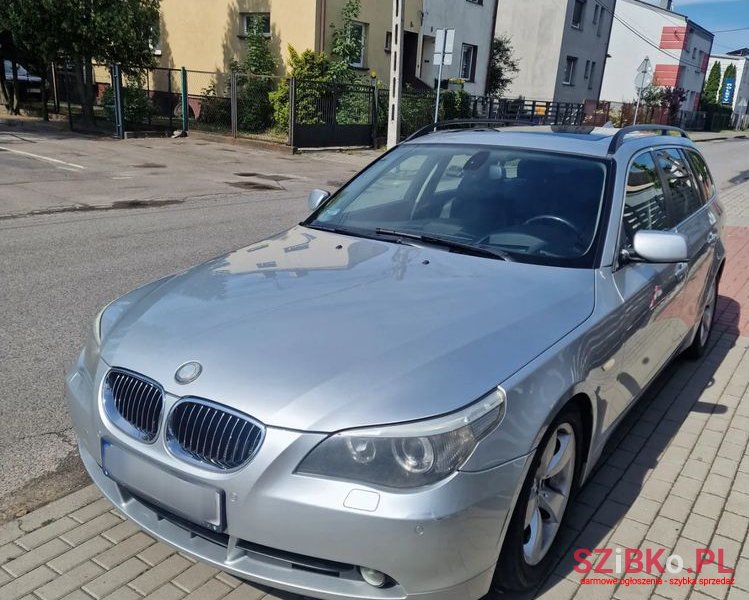 2006' BMW 5 Series 530D Touring photo #2