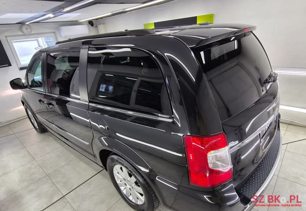 2015' Chrysler Town & Country 3.6 Limited photo #6