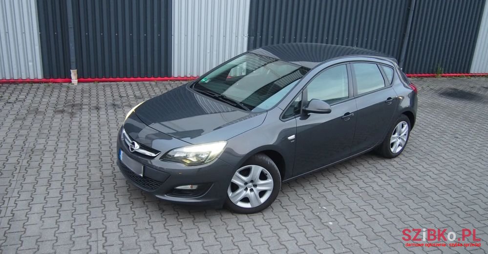2014' Opel Astra photo #3