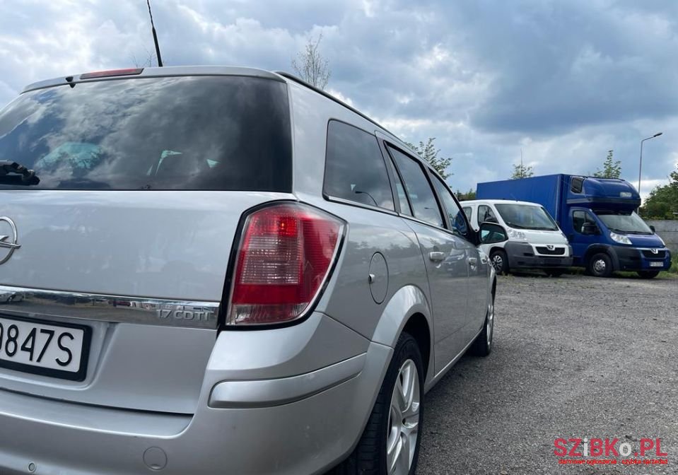 2010' Opel Astra photo #5