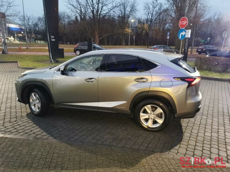 2015' Lexus NX300H photo #3