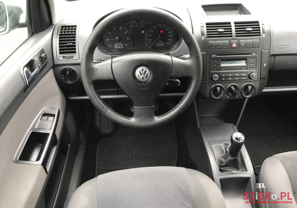 2008' Volkswagen Polo photo #5