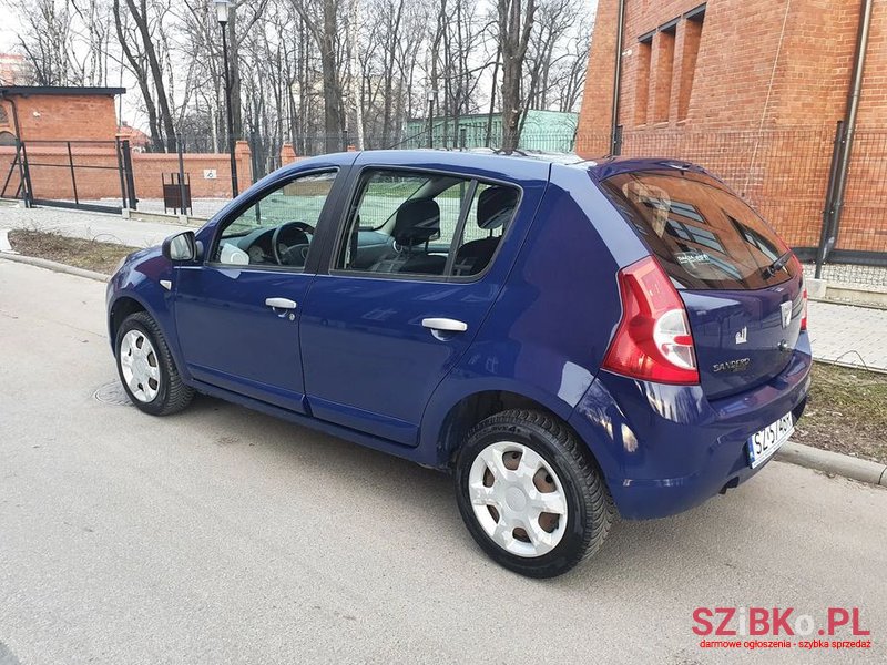 2009' Dacia Sandero photo #5