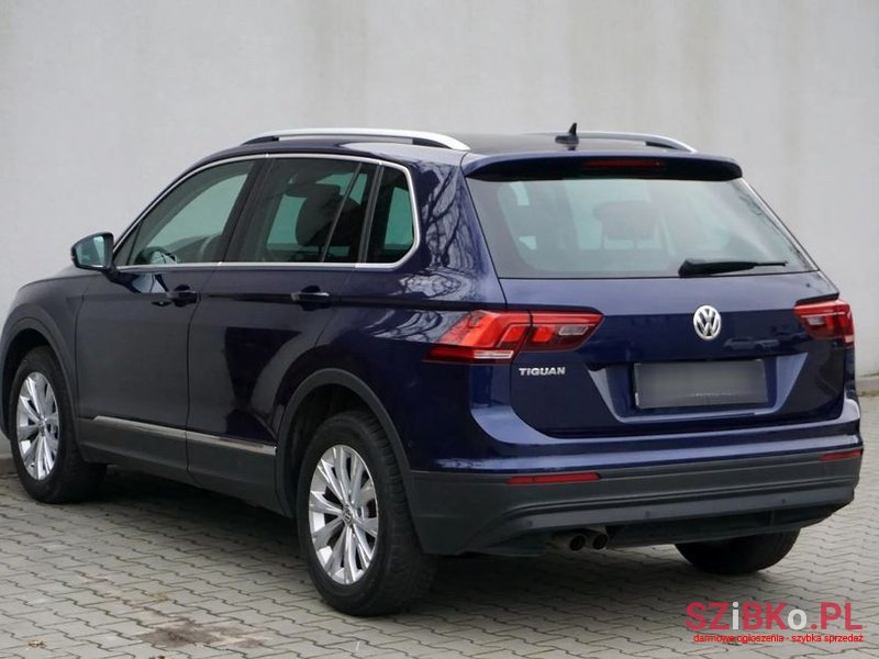 2019' Volkswagen Tiguan photo #4