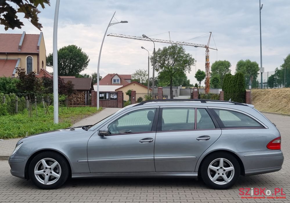 2008' Mercedes-Benz E-Class 220 T Cdi photo #6