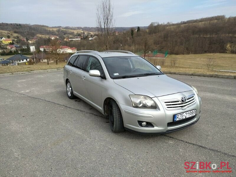 2009' Toyota Avensis photo #2