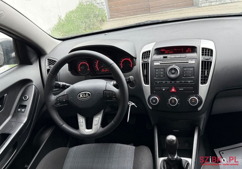 2010' Kia Proceed photo #6