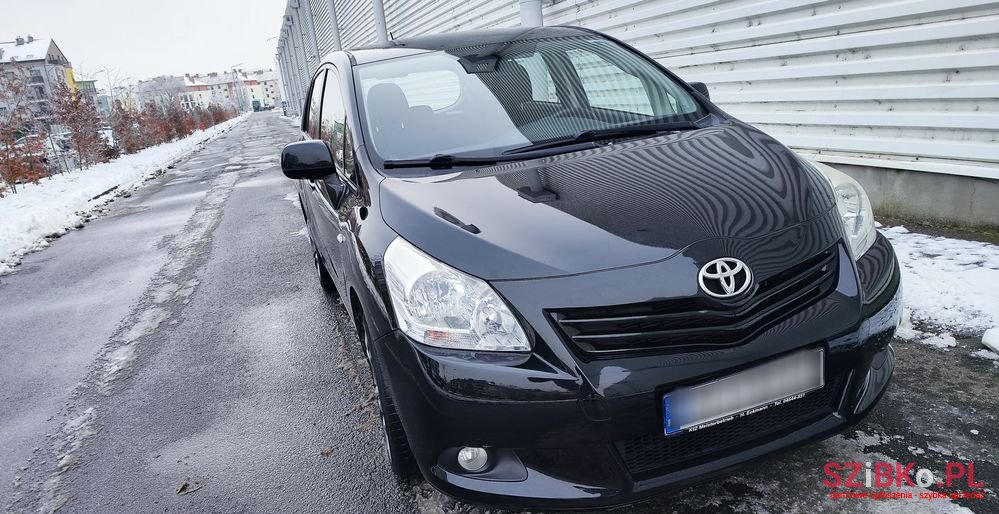 2010' Toyota Verso photo #4