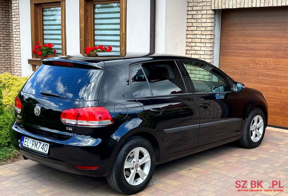 2010' Volkswagen Golf photo #5