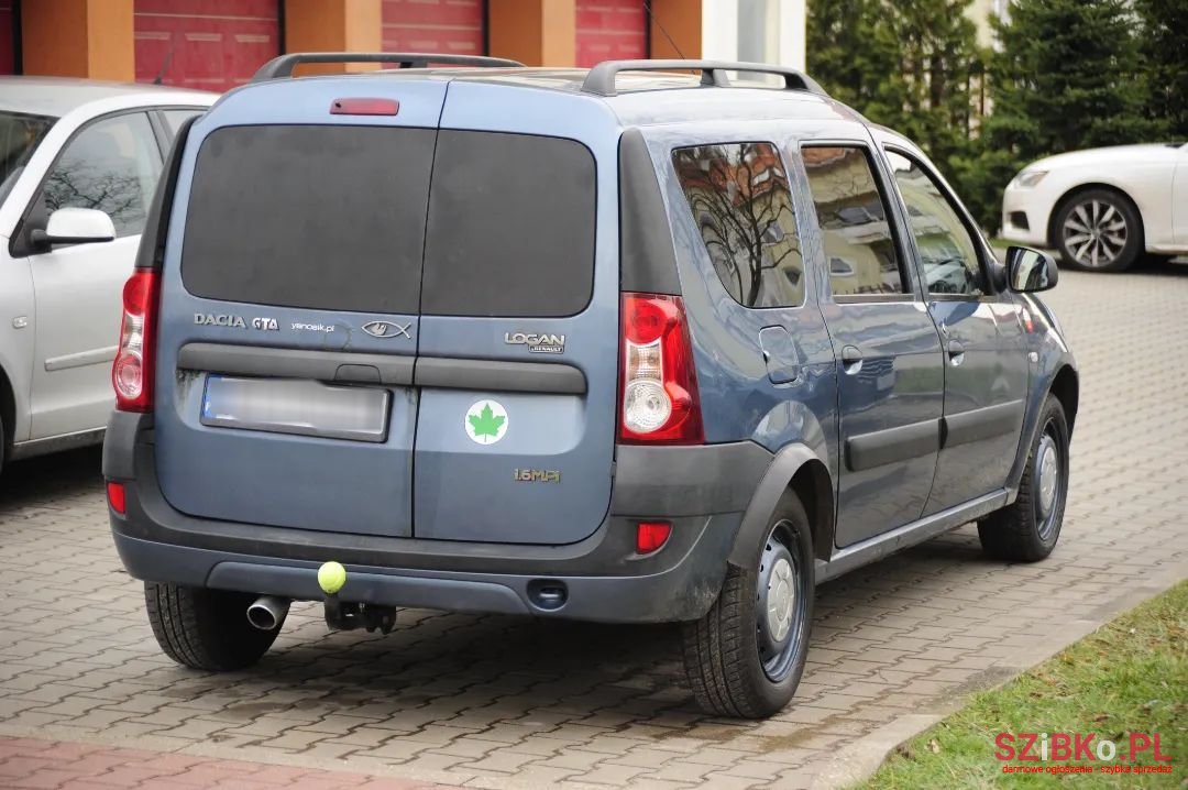 2008' Dacia Logan photo #2