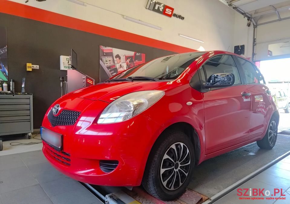 2008' Toyota Yaris photo #3