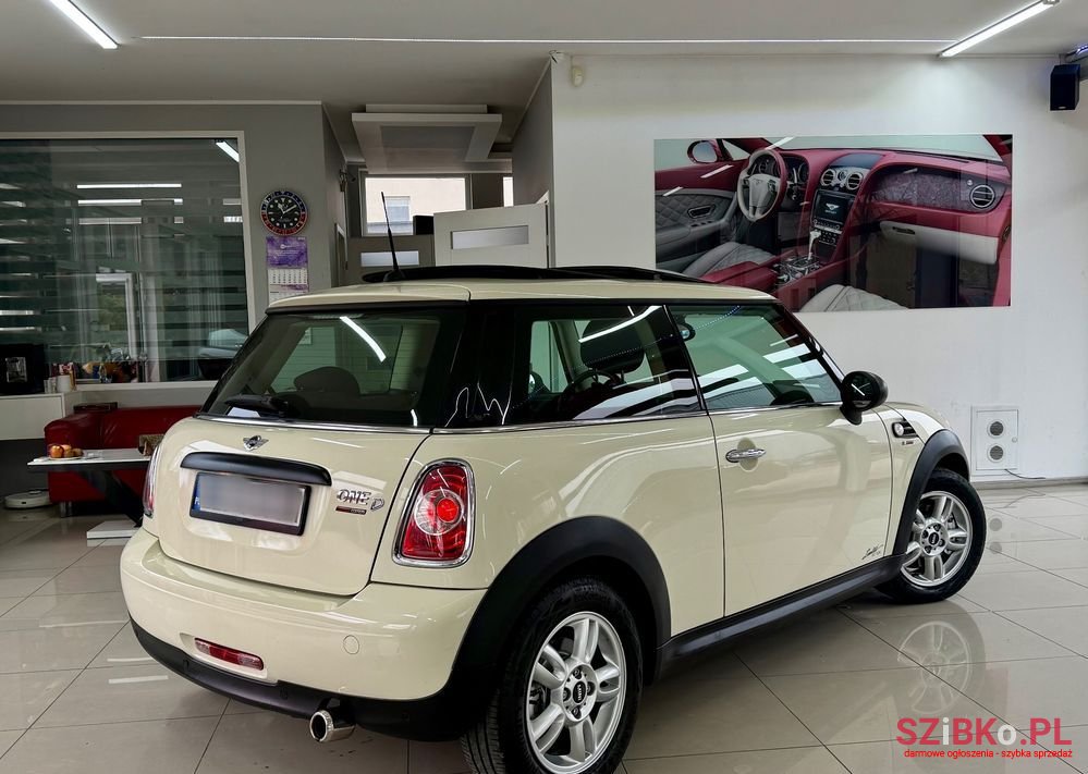 2010' MINI Cooper photo #4