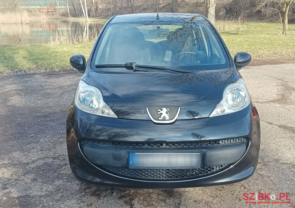 2009' Peugeot 107 1.0 Active photo #3