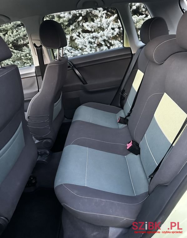 2005' Volkswagen Polo photo #6