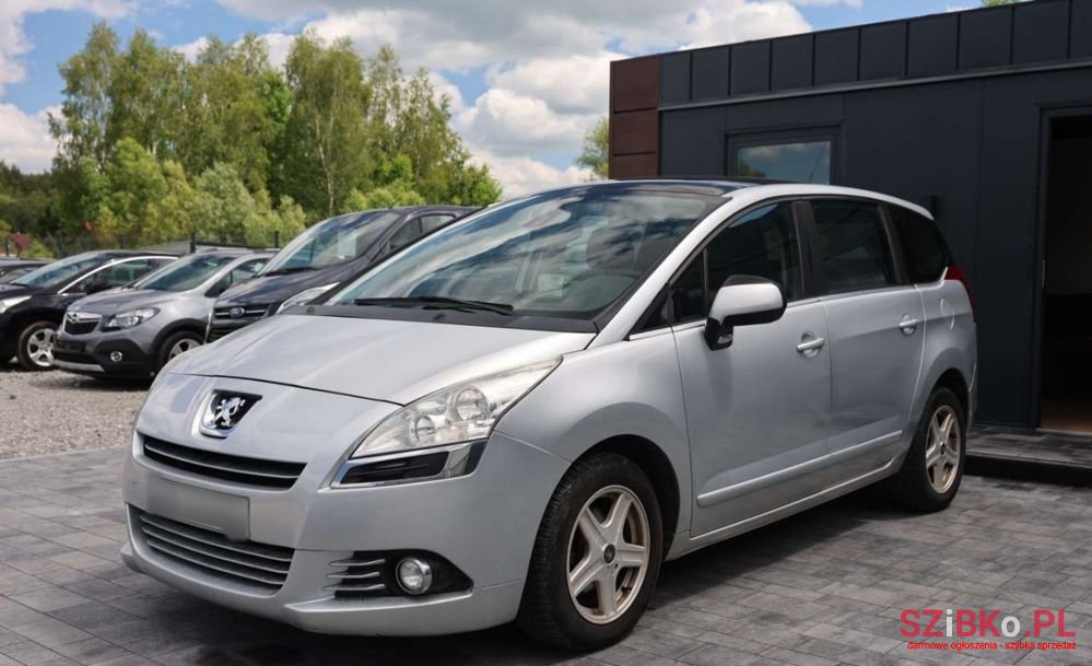 2010' Peugeot 5008 photo #1