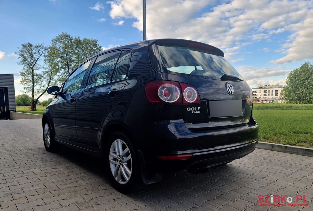2009' Volkswagen Golf Plus photo #2
