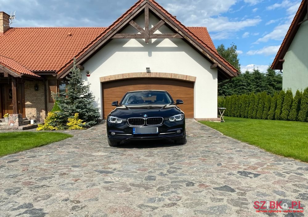 2017' BMW 3 Series Sport Line photo #3
