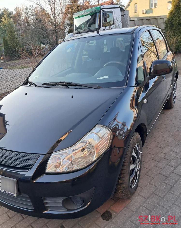 2010' Suzuki SX4 photo #2