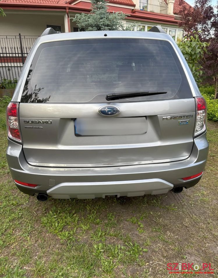 2011' Subaru Forester photo #6