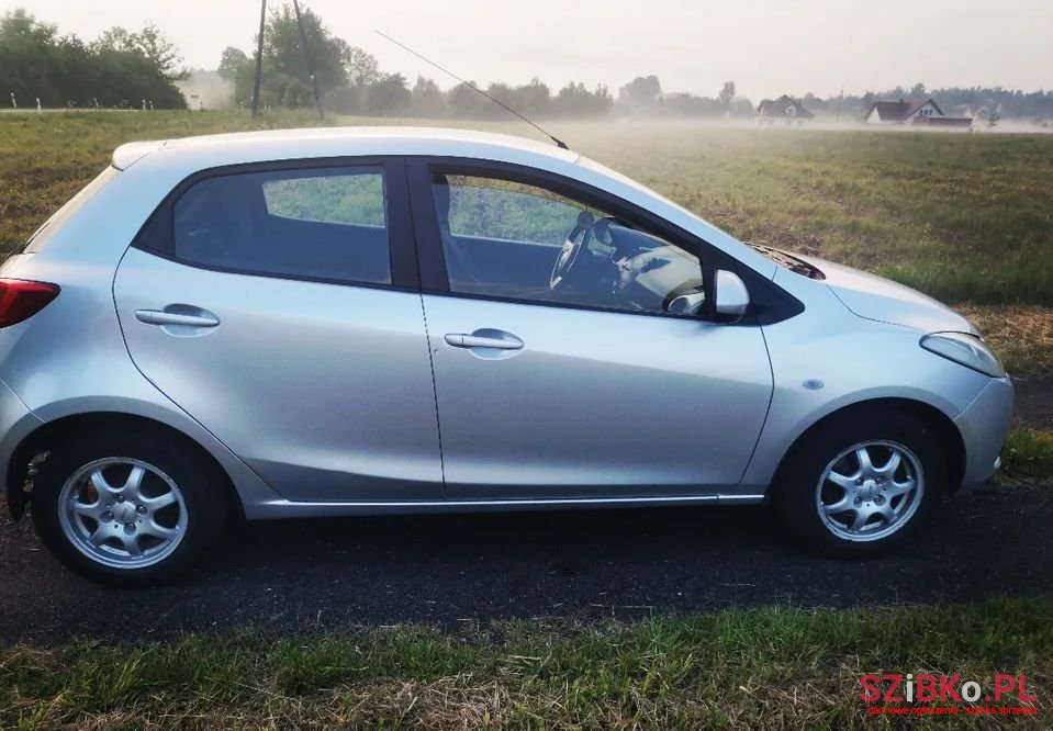 2007' Mazda 2 photo #4