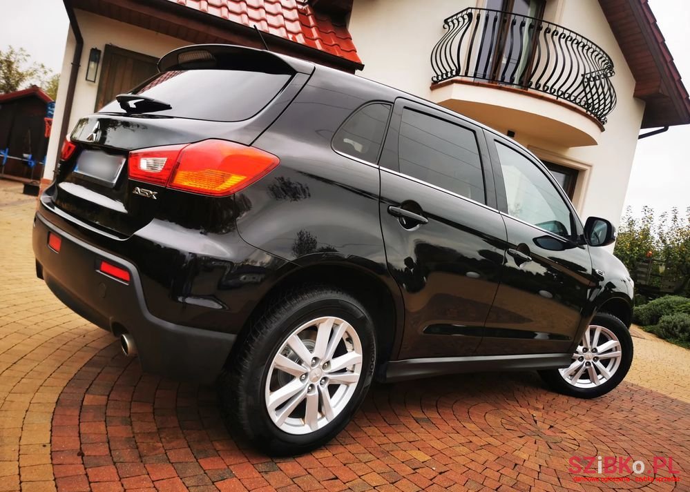 2012' Mitsubishi ASX photo #2