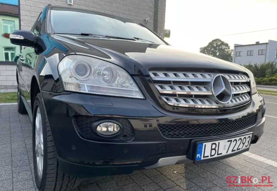 2008' Mercedes-Benz Ml photo #3