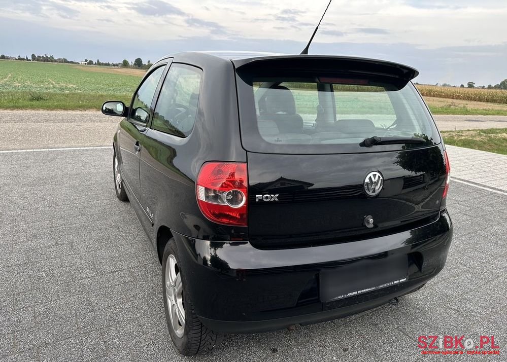 2011' Volkswagen Fox photo #3