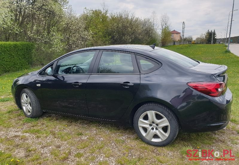 2014' Opel Astra photo #4