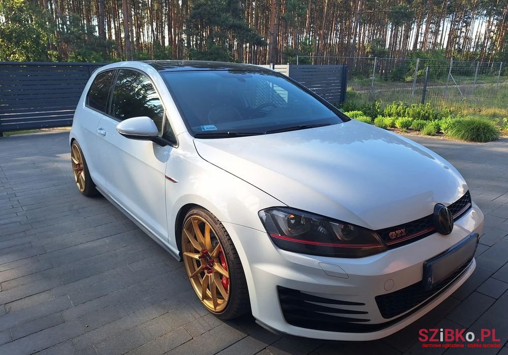 2015' Volkswagen Golf photo #1