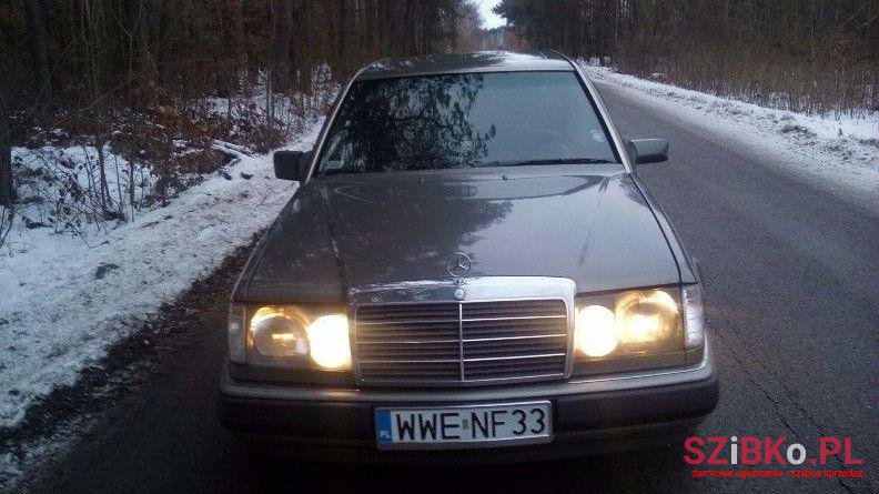 1993' Mercedes-Benz W124 photo #3
