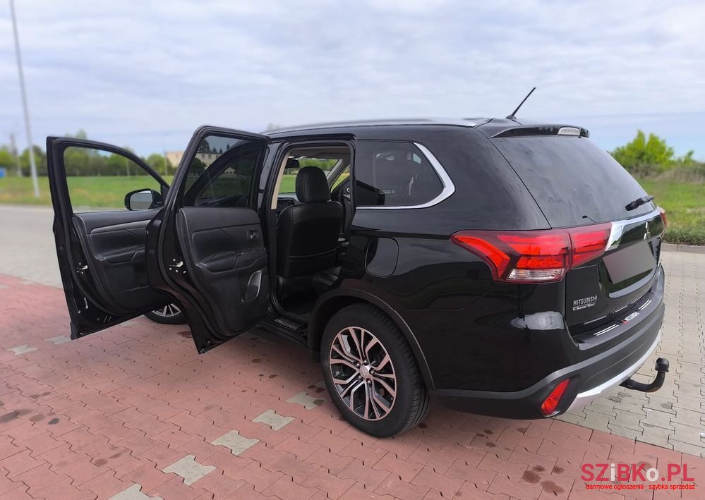 2016' Mitsubishi Outlander 2.0 Intense + 4Wd Cvt photo #3