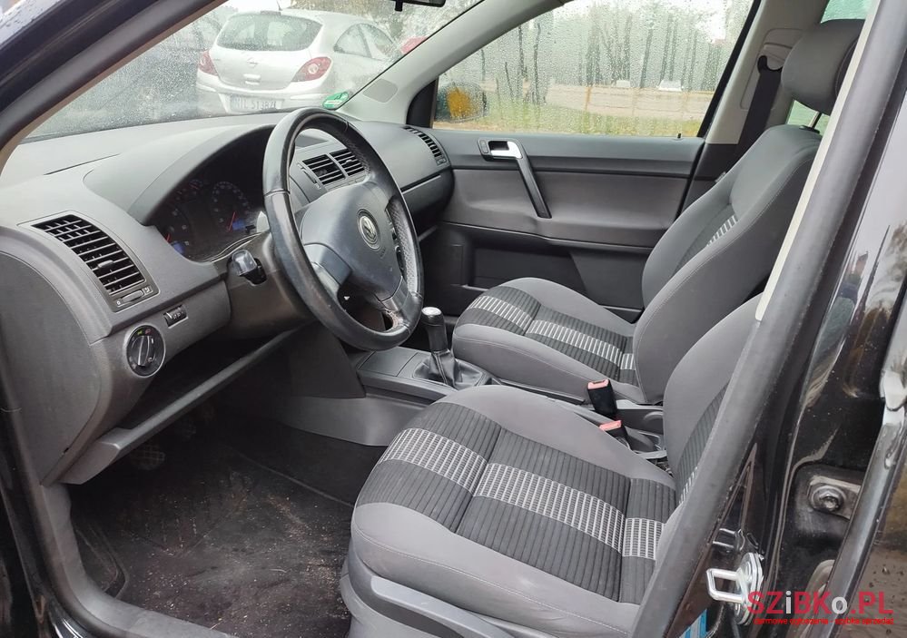 2009' Volkswagen Polo 1.2 Trendline photo #5