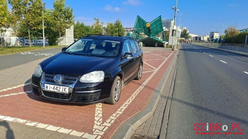 2009' Volkswagen Golf photo #3