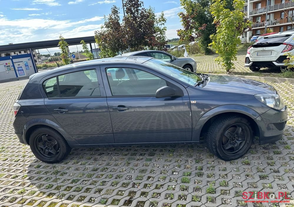 2010' Opel Astra photo #4