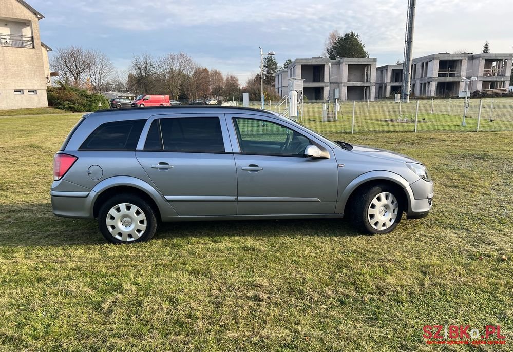2005' Opel Astra Iii Hatchback 04-07 photo #2