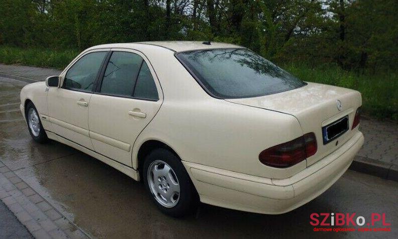 2002' Mercedes-Benz Klasa E photo #3