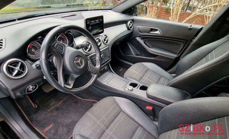 2015' Mercedes-Benz CLA photo #3