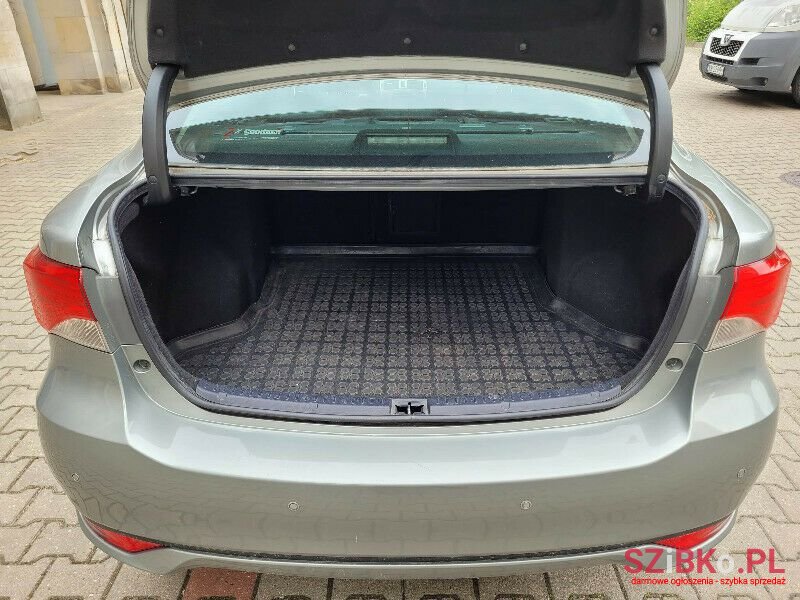 2012' Toyota Avensis photo #4