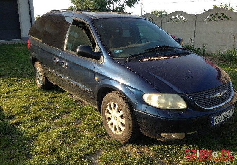 2003' Chrysler Voyager photo #1