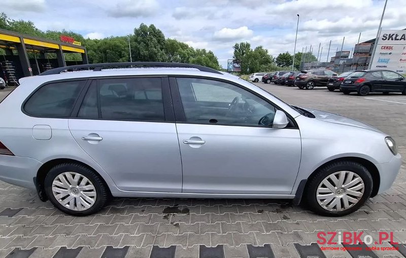 2011' Volkswagen Golf photo #3