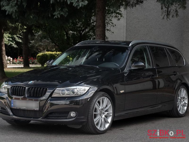 2010' BMW 3 Series photo #5