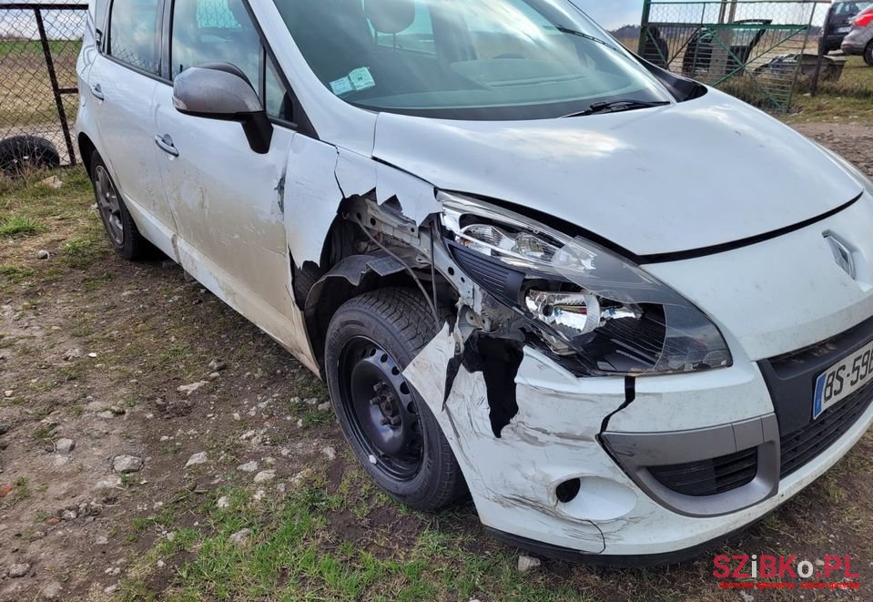 2011' Renault Scenic photo #3