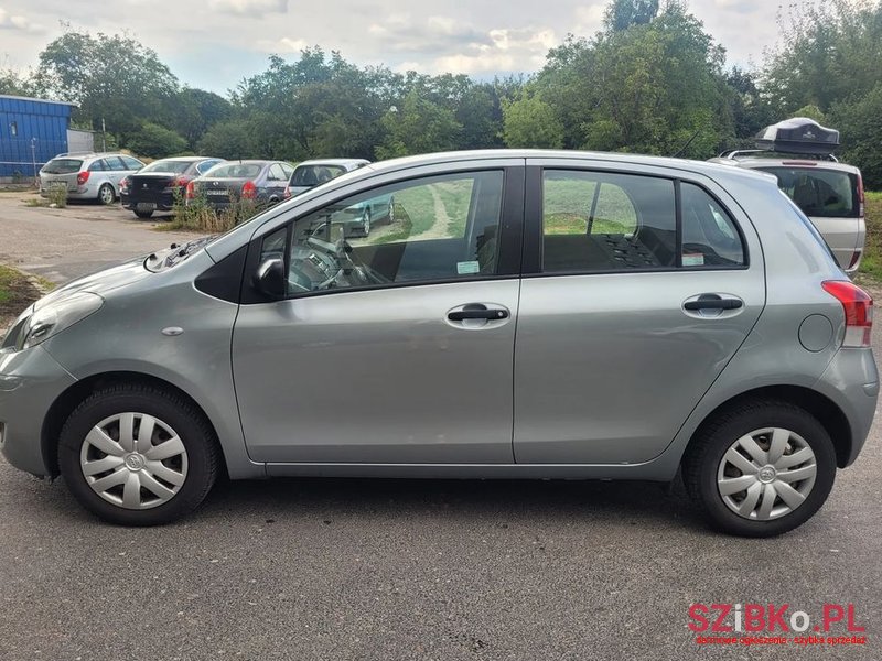 2011' Toyota Yaris 1.0 Luna photo #2