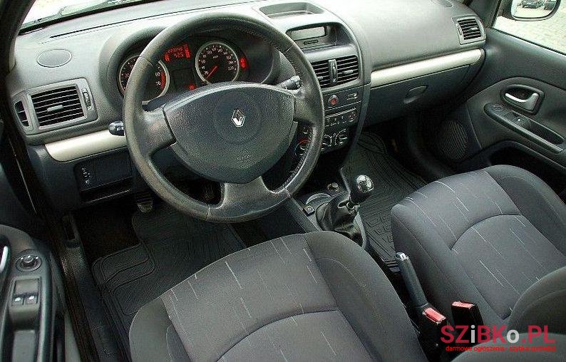2004' Renault Clio photo #2