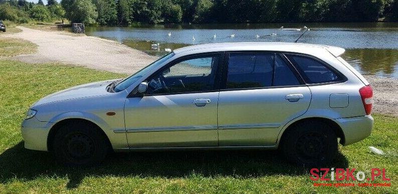 2002' Mazda 323 photo #1