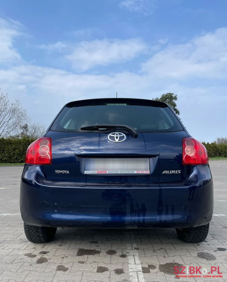 2010' Toyota Auris photo #5