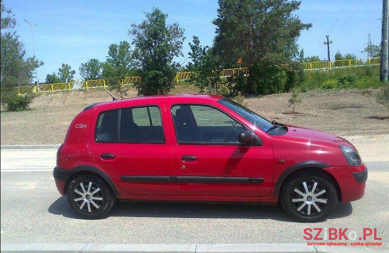 2002' Renault Clio photo #1