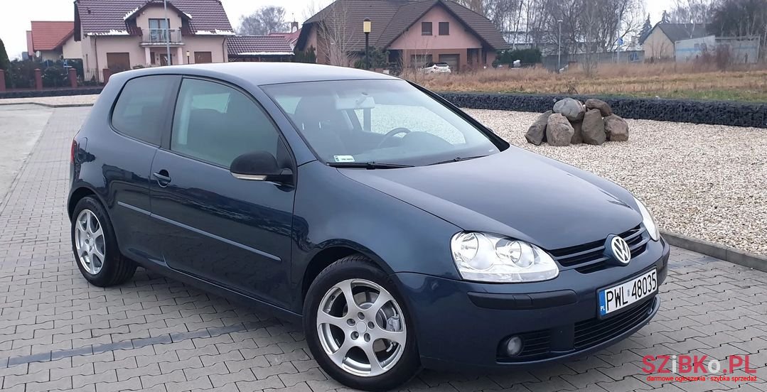 2004' Volkswagen Golf photo #2